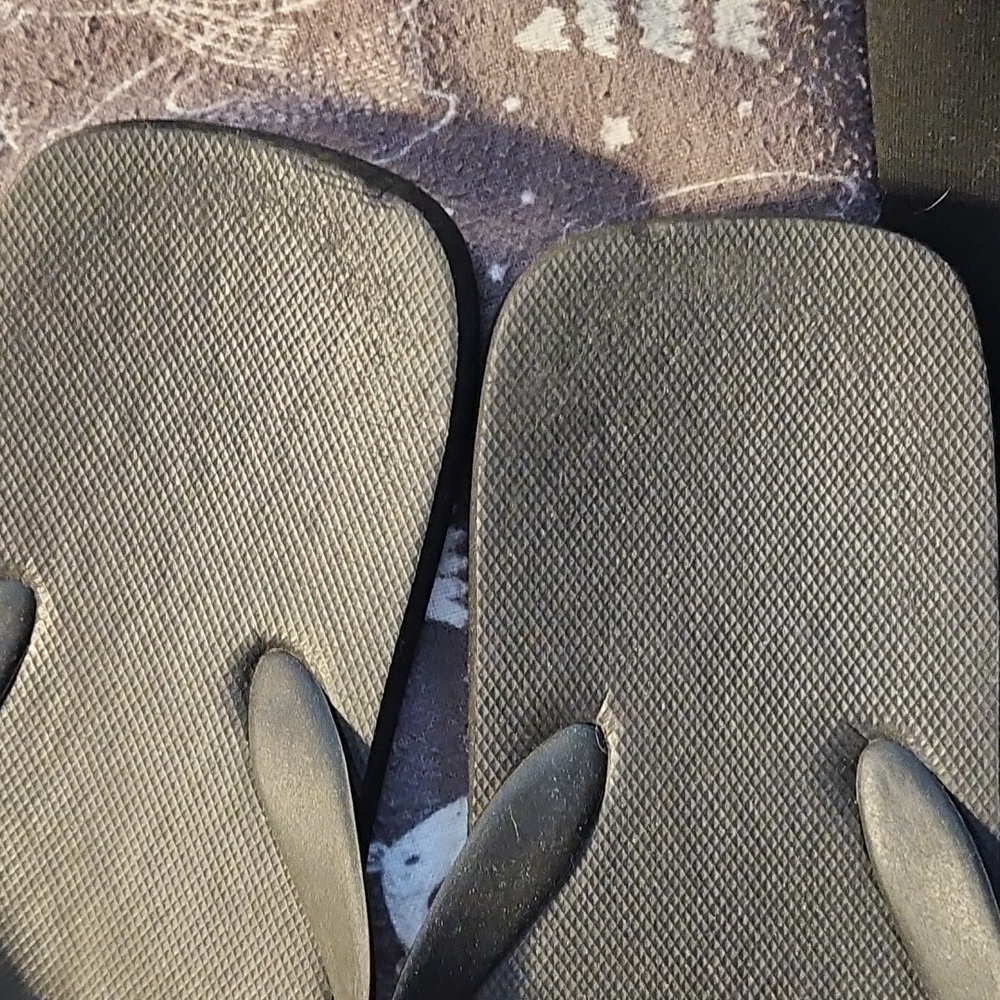 Bundle 2 Pair Old Navy Blue and Black Flip Flops Size 6/7 - Picture 8 of 9